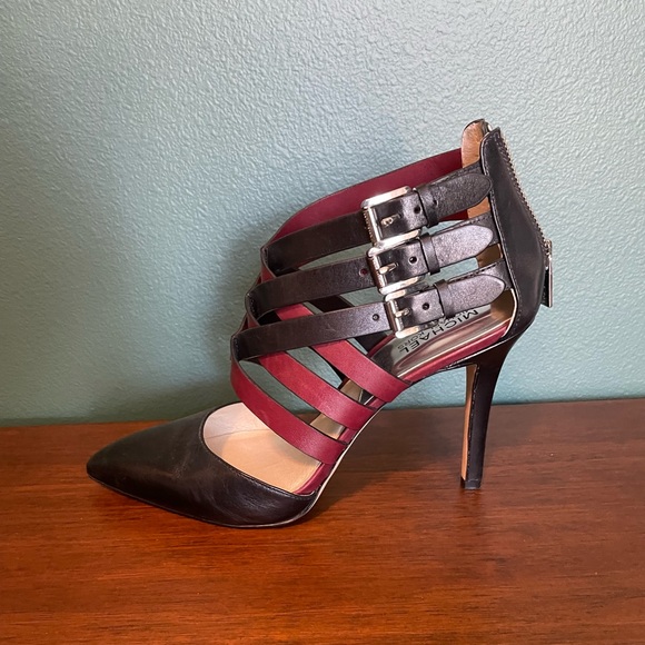 Leather with buckles Micheal Kors heels - Picture 2 of 6